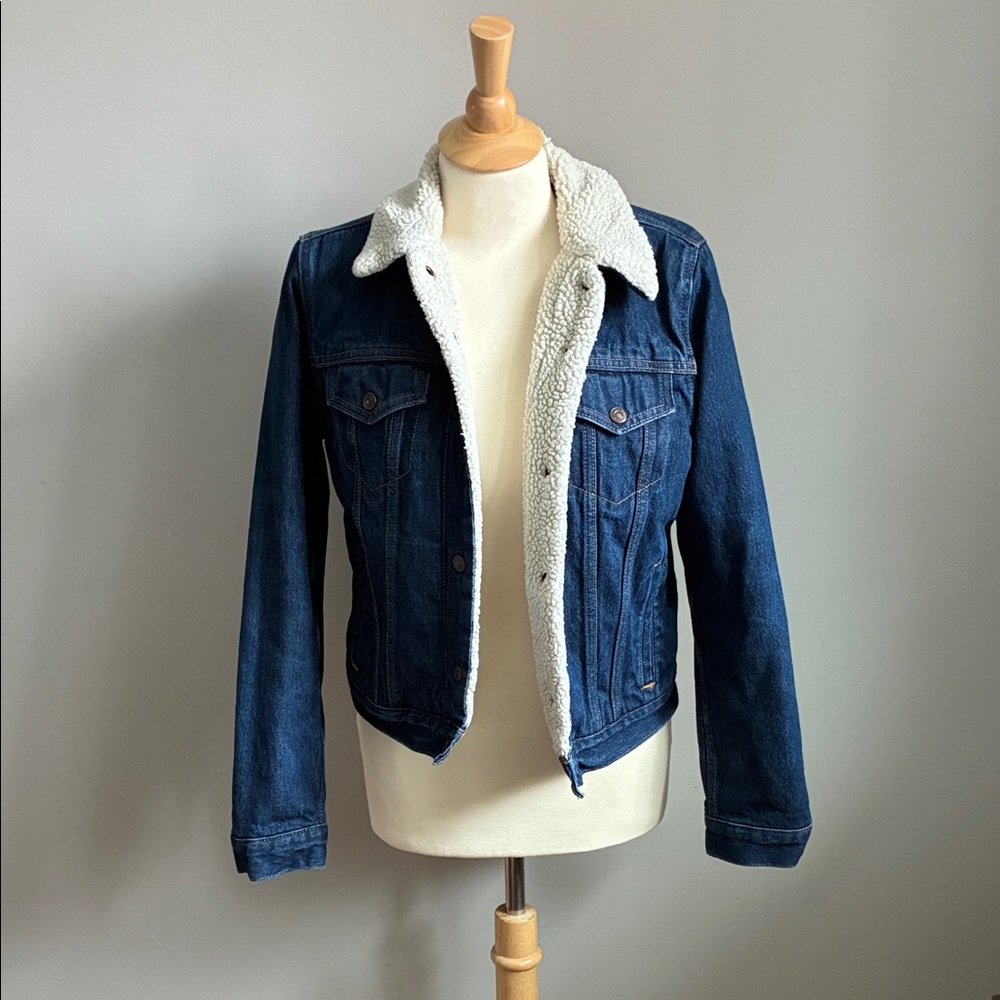 Levi's Dark Blue Denim Jacket with White Sherpa Lining